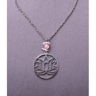 ketting met lotusbloem, maansteen en zonnesteen
