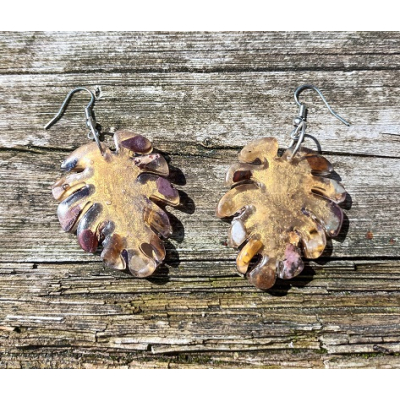 oorbellen met epox blad met assorti halfedelsteentjes
