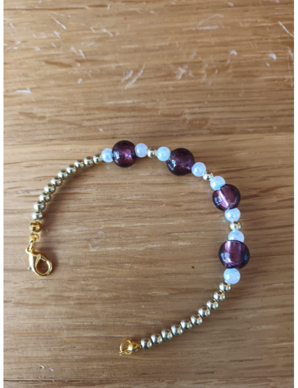 Armband met donkerrode glaskralen Armband met donkerrode glaskralen