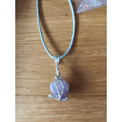 Ketting met amethist in geknoopte hanger