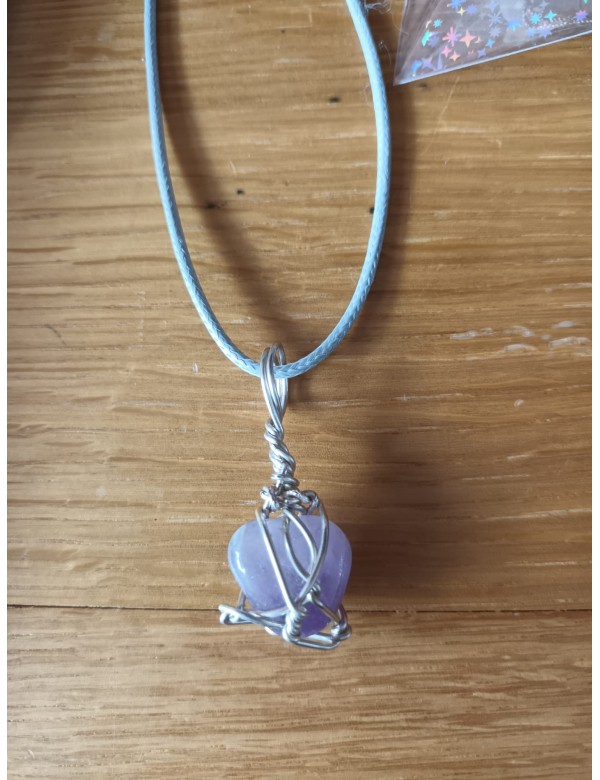 Ketting met amethist in geknoopte hanger Ketting met amethist in geknoopte hanger