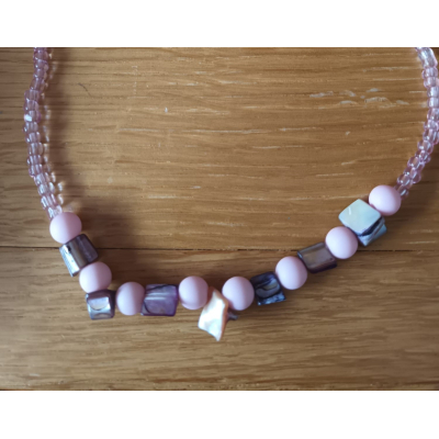 Ketting met parelmoer stukjes
