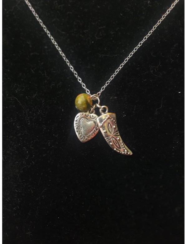 Ketting met unakiet, hoorn en hart