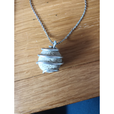 Lavasteen aan ketting