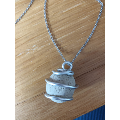 Lavasteen aan ketting 2