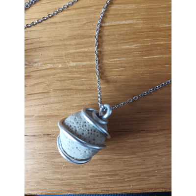 Lavasteen aan ketting 3 
