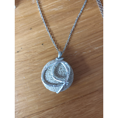 platte lavasteen met ketting