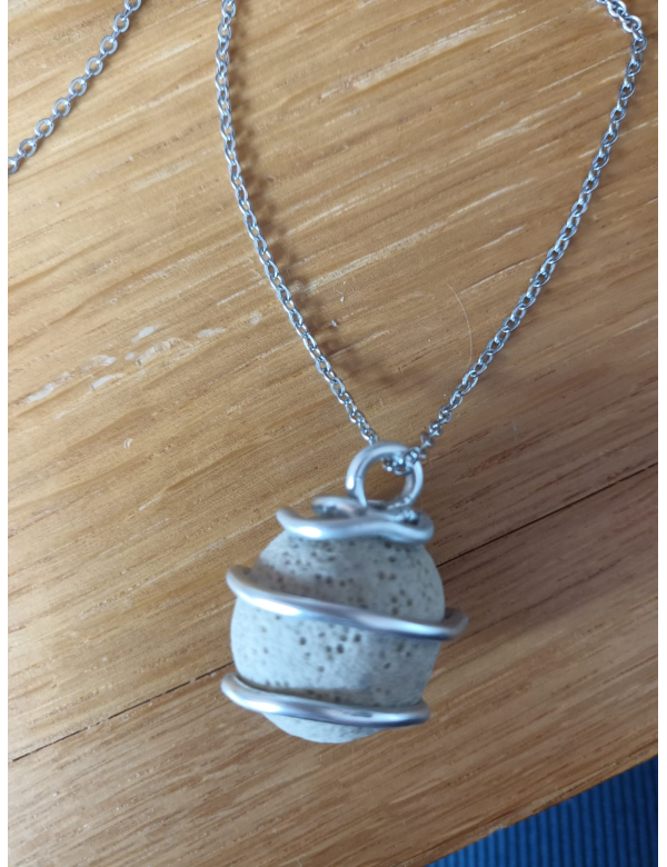 Lavasteen aan ketting 2