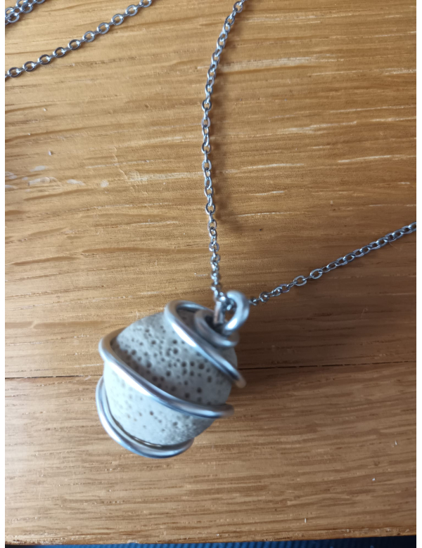 Lavasteen aan ketting 3 