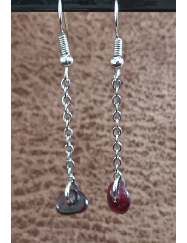 Oorbellen met granaat aan ketting Oorbellen met granaat aan ketting