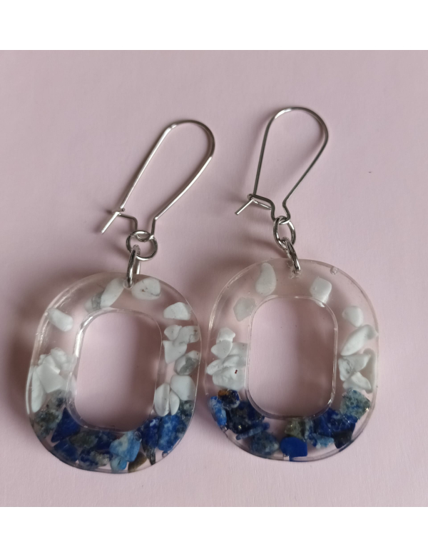 lapis lazuli met howliet en epoxy