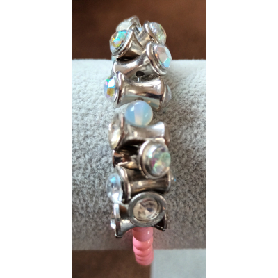 Armband met opaliet kralen en lekker opvallende kitsch kralen