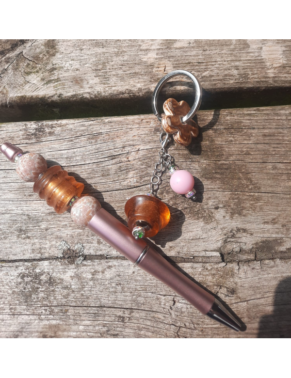 Pen met tashanger bruin roze Pen met tashanger bruin roze