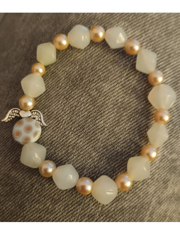 Armband met glaskralen en engel Armband met glaskralen en engel